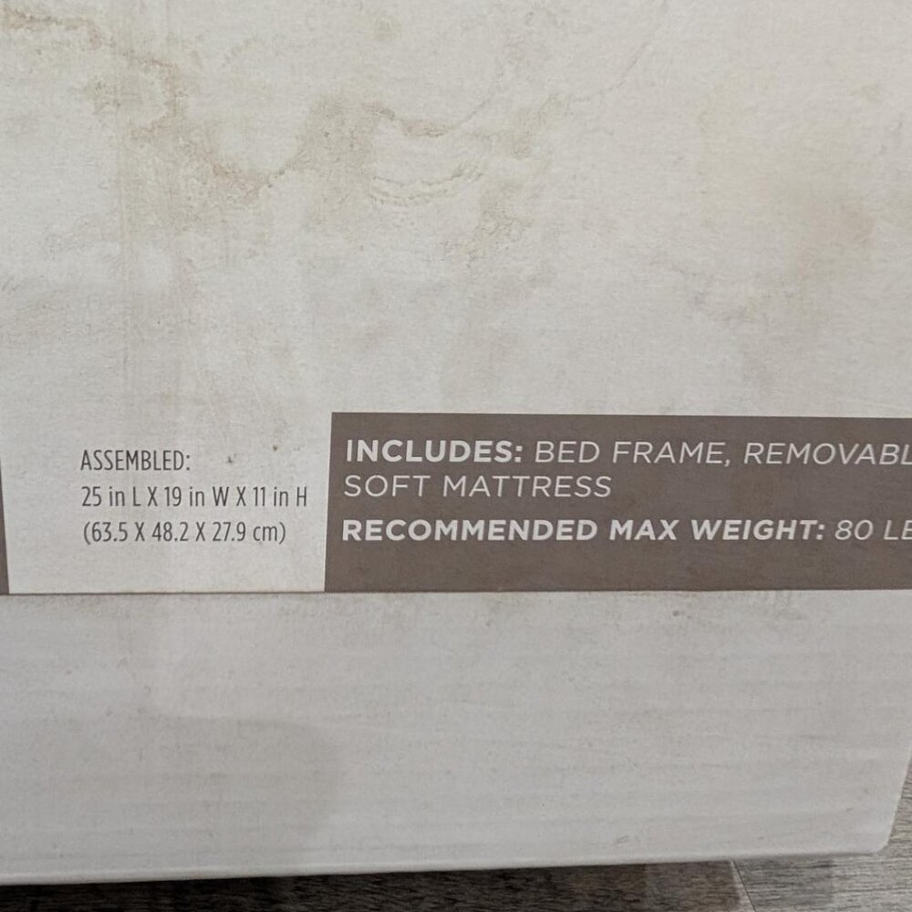 Nate & Jeremiah Elevated Pet bed - Picture 2 of 2